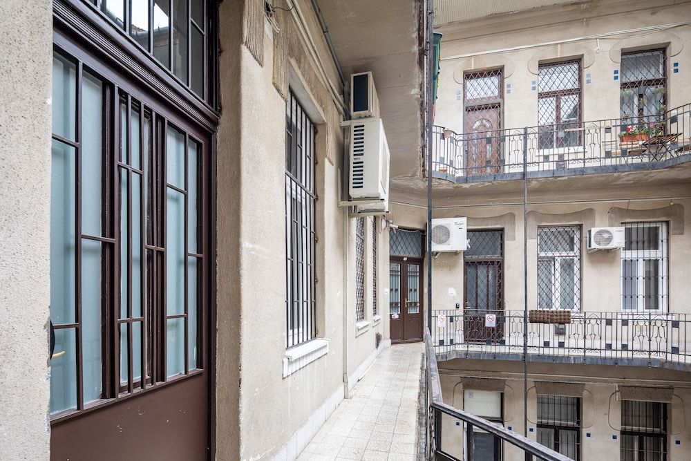 undefined Luxurious Apartment At City Center 6