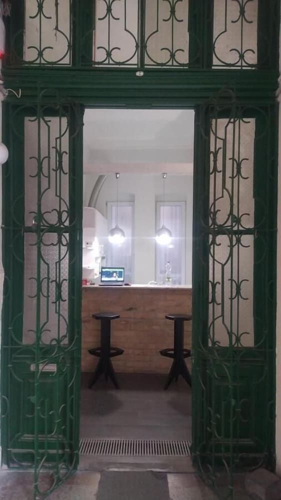 undefined TRAFFIC Hostel 3