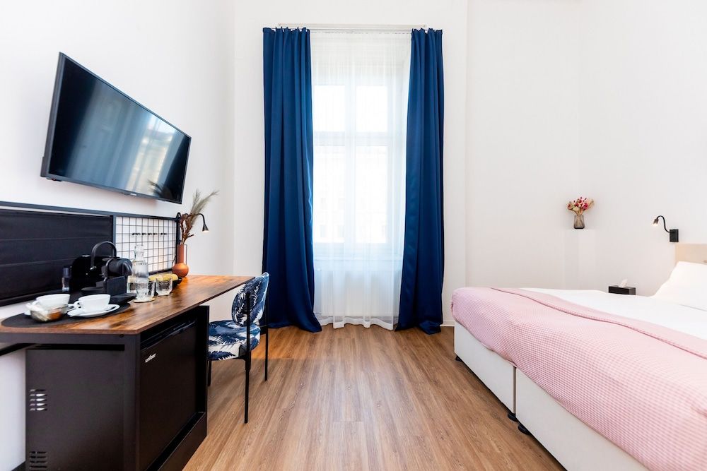 Adagio Downtown Rooms Standard Room 4