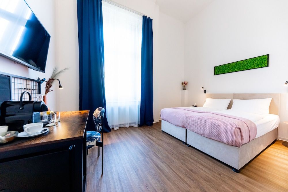 Adagio Downtown Rooms Standard Room 5