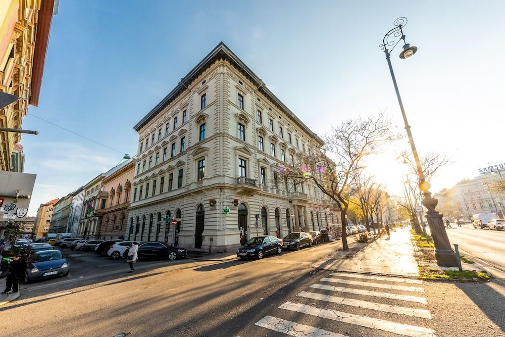 undefined Adagio Downtown Rooms 7