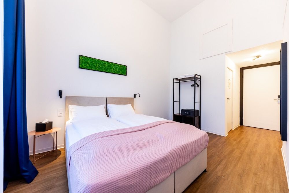 Adagio Downtown Rooms Standard Room 3