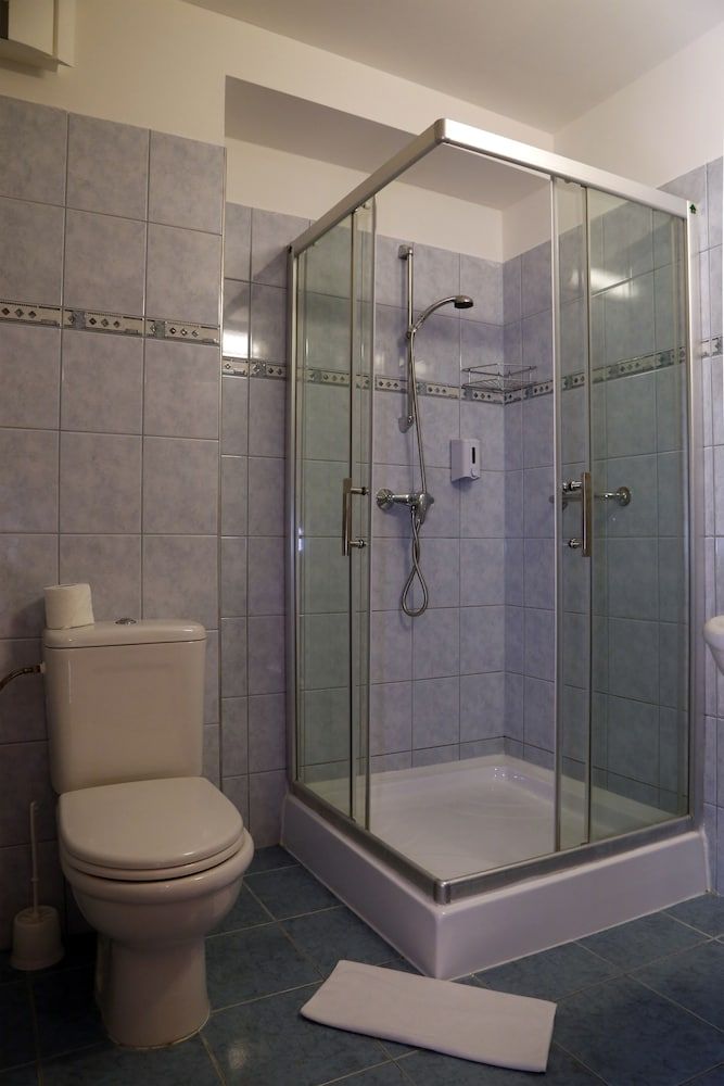 Six Inn Hotel Standard Double Room 5