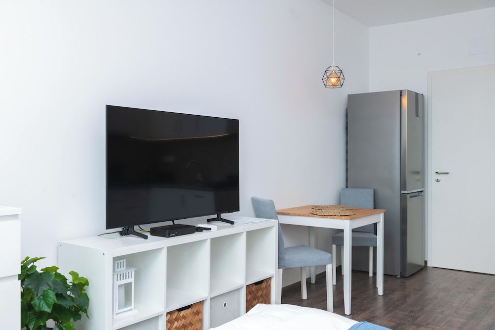 WaterFront City Apartments by FirstHost Studio Apartment with Balcony 22