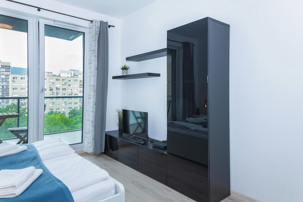 WaterFront City Apartments by FirstHost Studio Apartment with Balcony 19