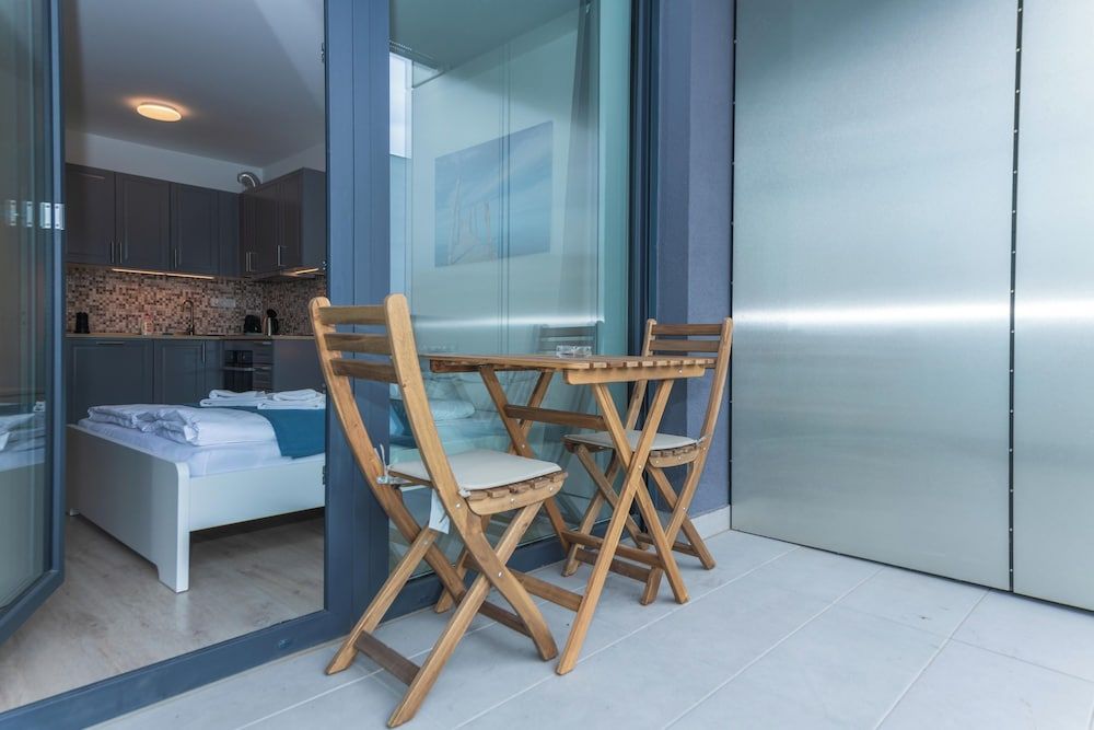 WaterFront City Apartments by FirstHost Studio Apartment with Balcony 23