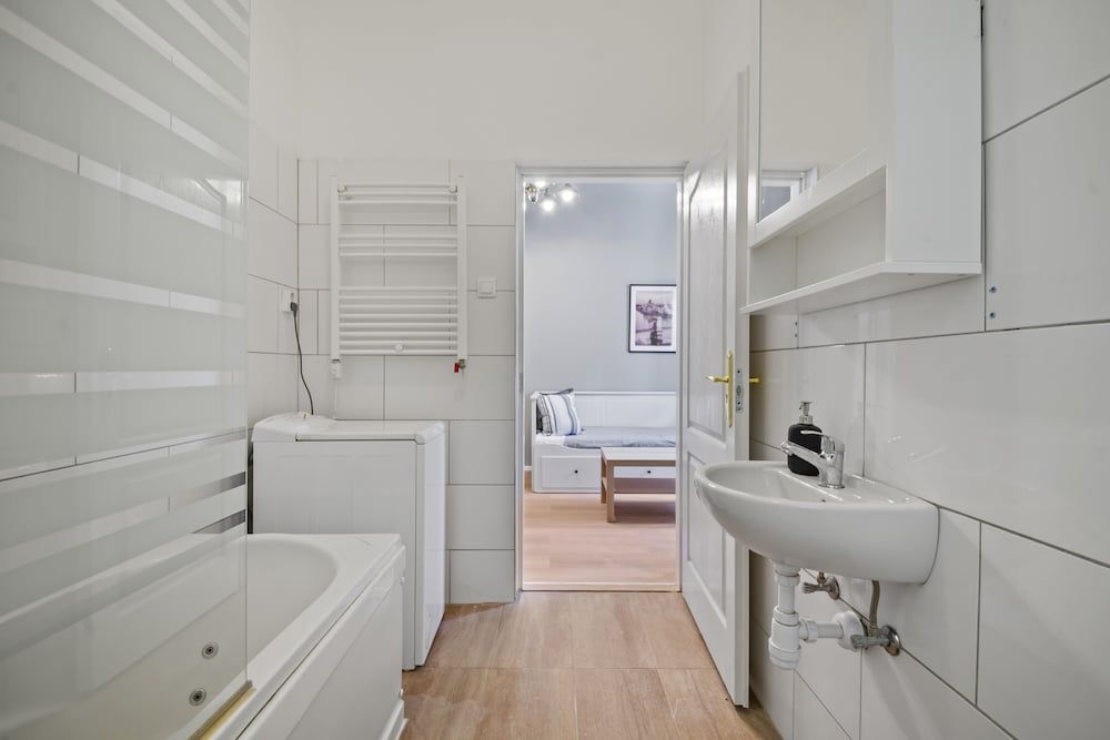 Venus Apartments  - Akacfa street II Deluxe Suite 10