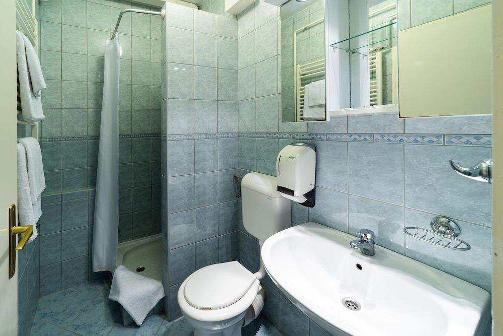 Hotel Napfény Superior Triple Room, Non Smoking 5