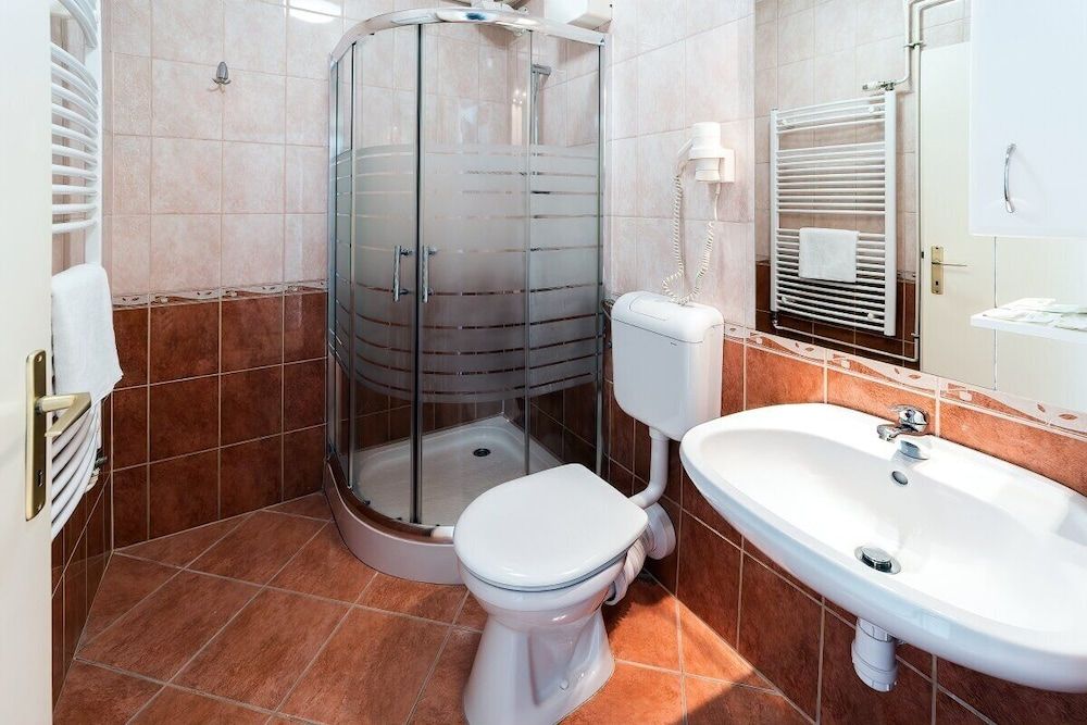 Hotel Napfény Superior Triple Room, Non Smoking 3