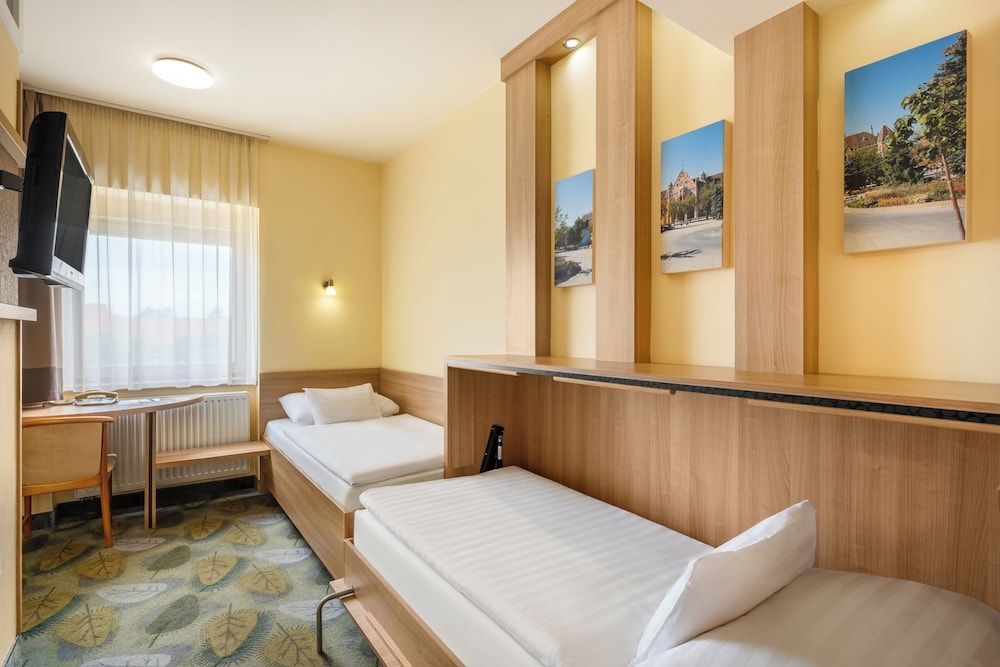 Basic Twin Room