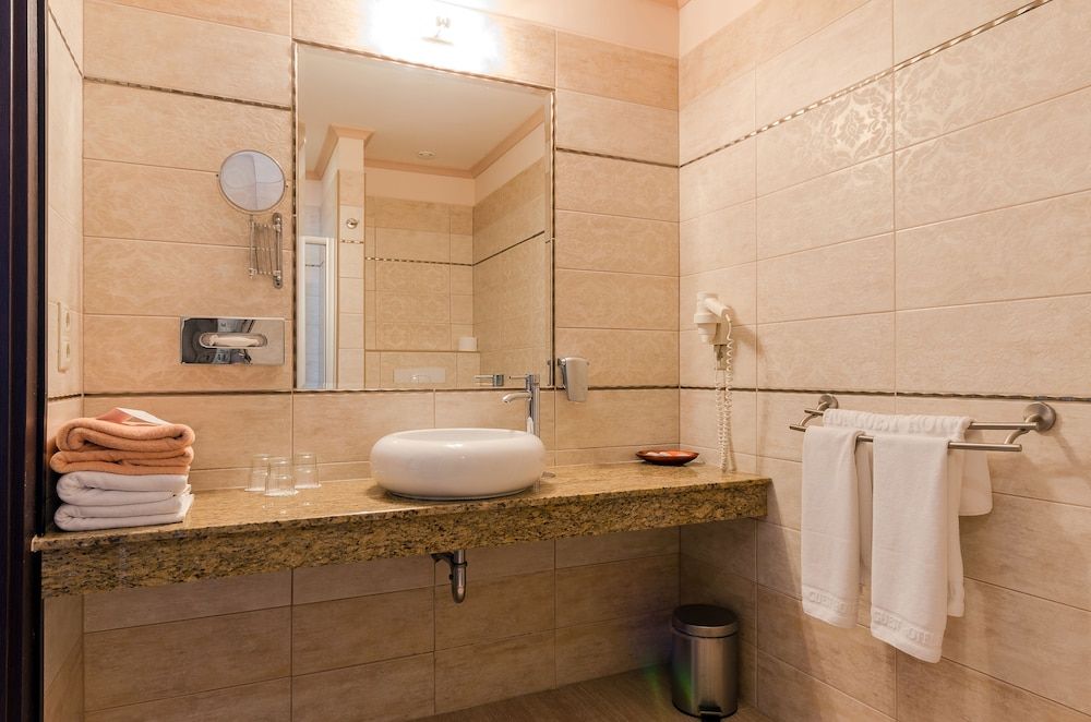 Hunguest Hotel Apollo Comfort Apartment, 2 Bedrooms 4