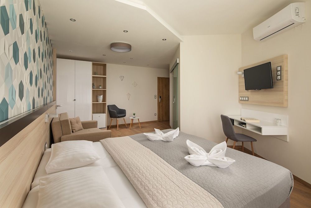 Kristály Hotel Deluxe Room 15