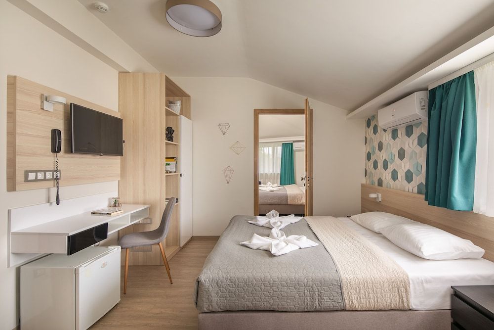 Kristály Hotel Deluxe Room 11