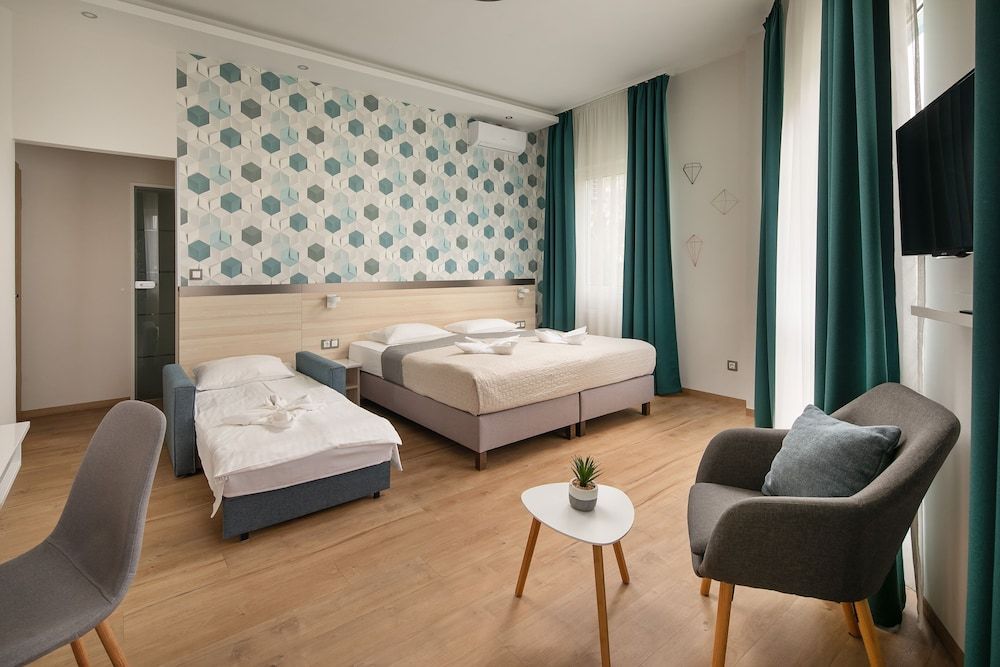 Kristály Hotel Deluxe Room 6