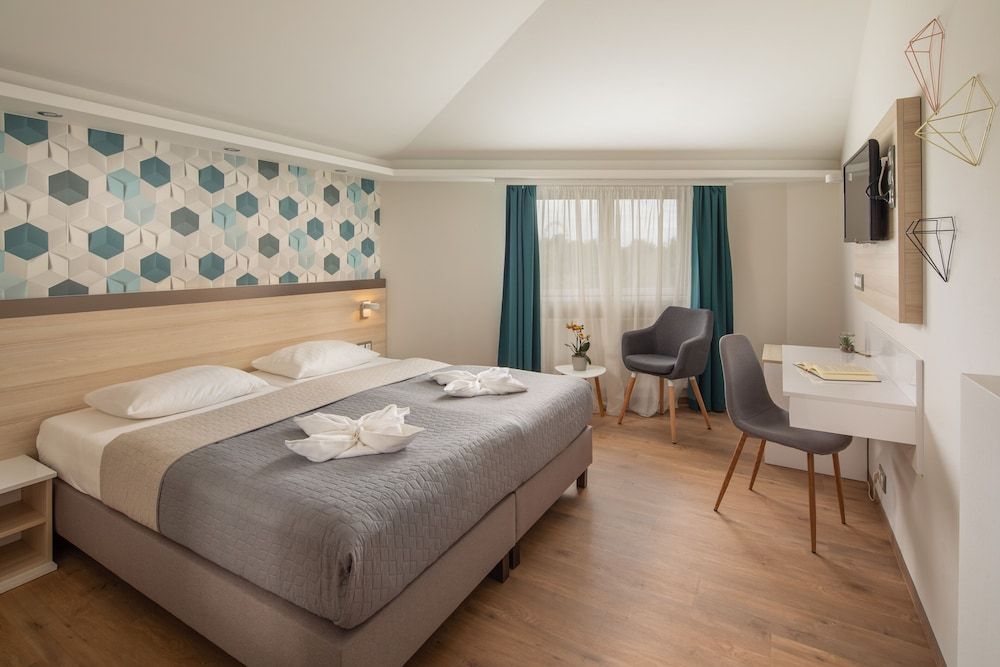 Kristály Hotel Deluxe Room 13