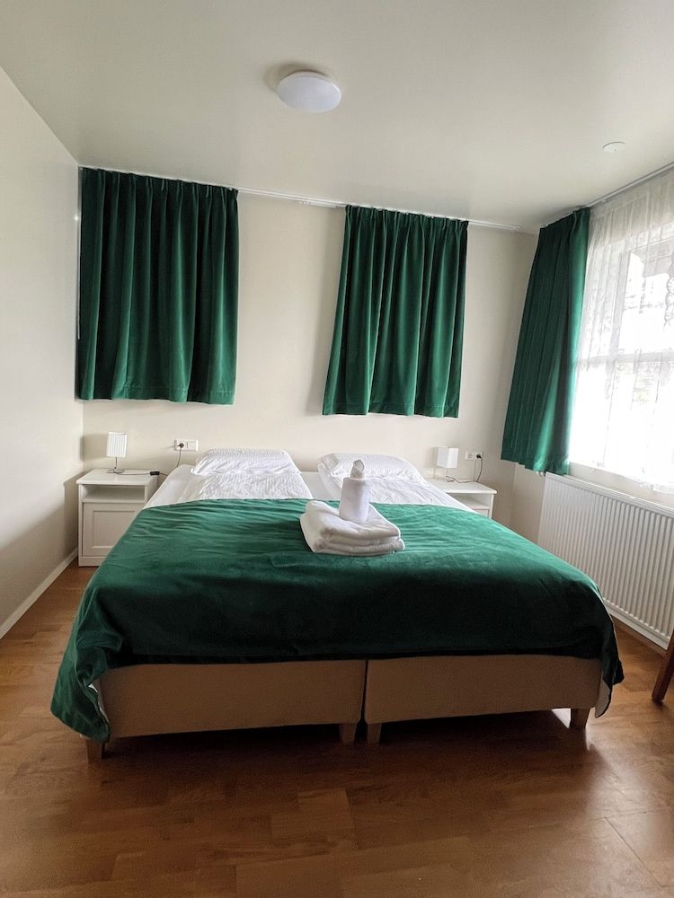 Media Luna Guesthouse Triple Room, Private Bathroom 3