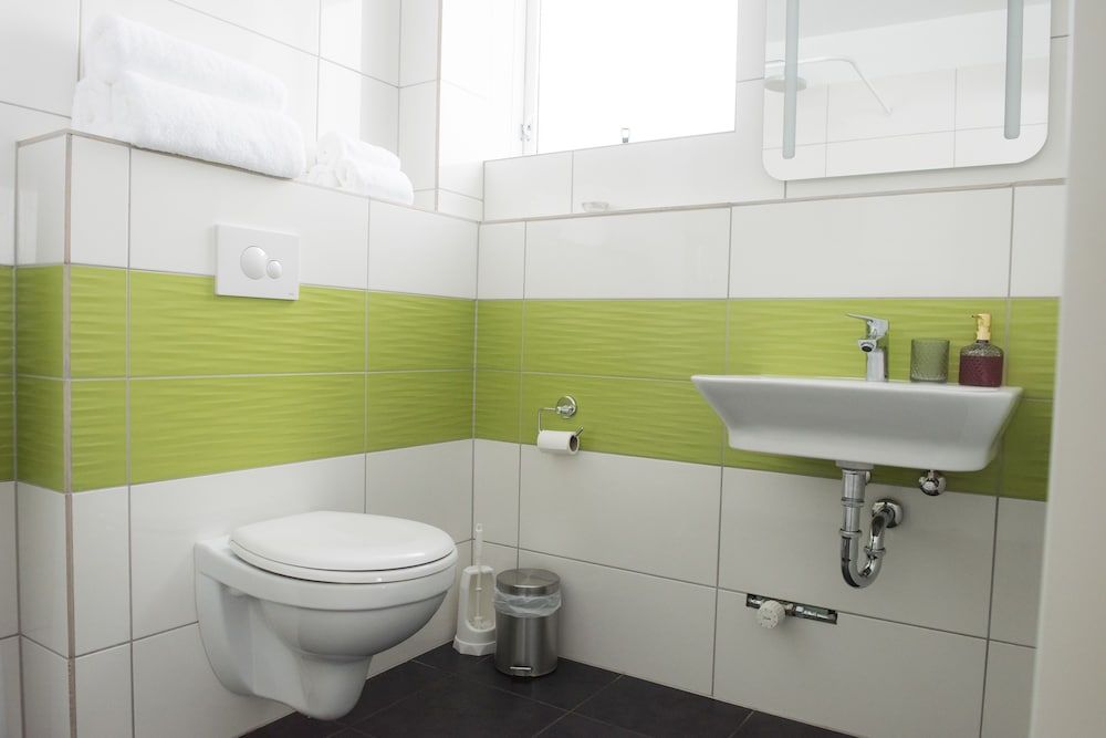 Media Luna Guesthouse Triple Room, Private Bathroom 7