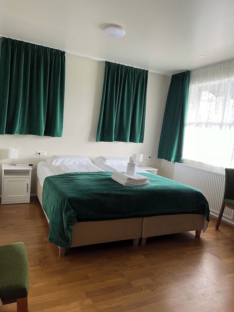 Media Luna Guesthouse Triple Room, Private Bathroom 4