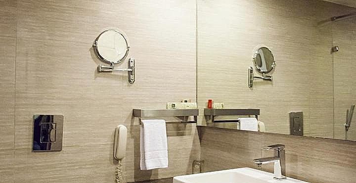 Quality Hotel DV Manor Executive Room, 1 Double Bed/2 Twin Beds, Smoking 10