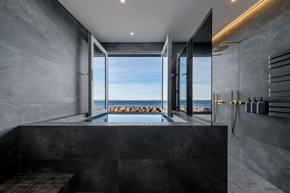 Bay View Apartments Deluxe Apartment 12