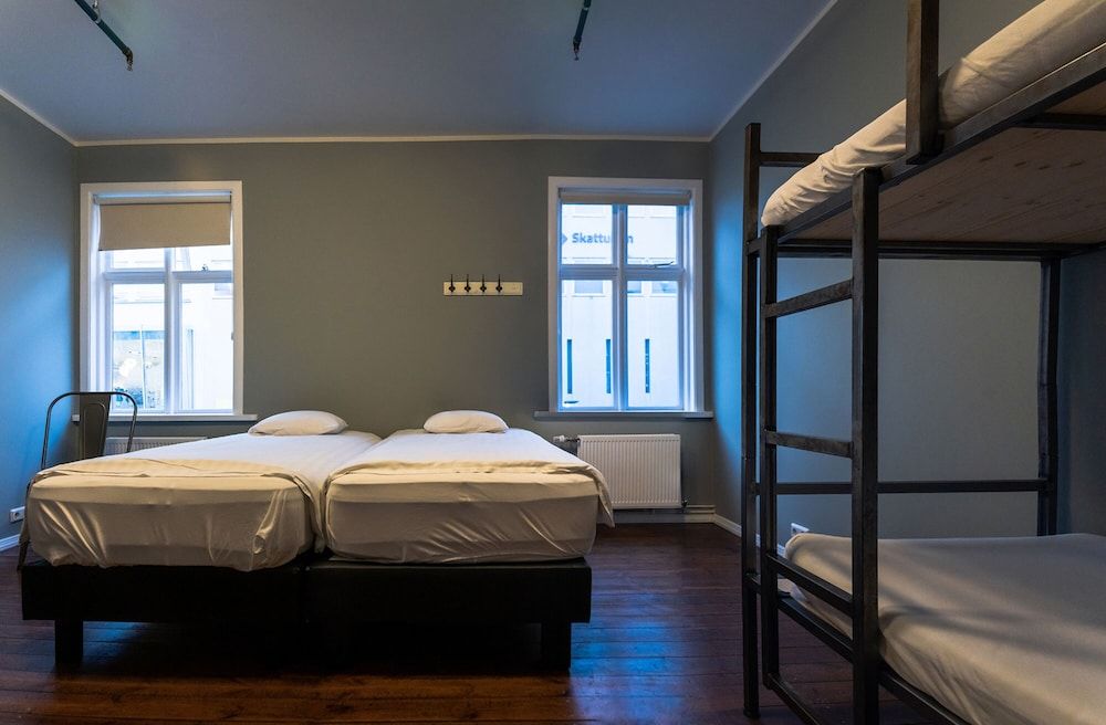 Akureyri Backpackers Family Room (6-Beds) 2