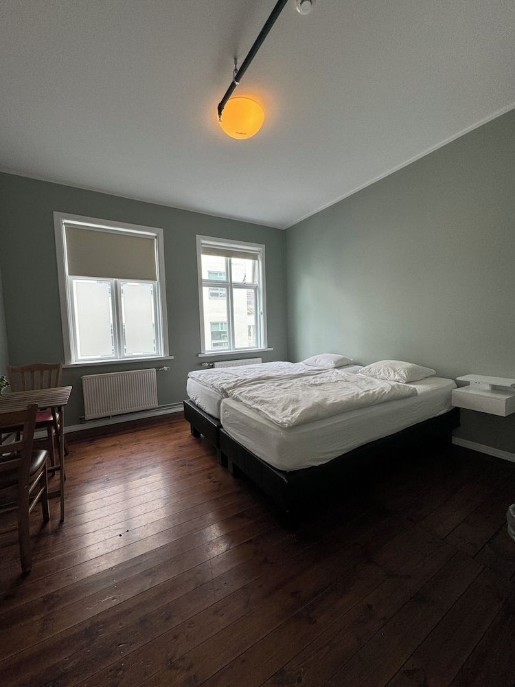 Akureyri Backpackers Double Room, Shared Bathroom 6