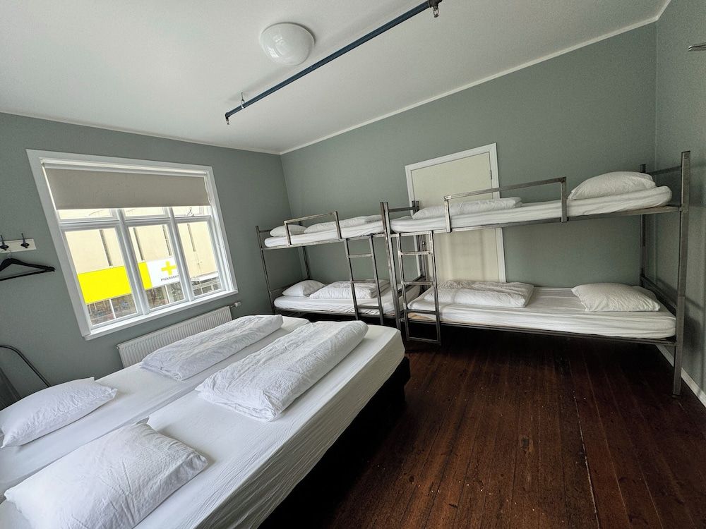 Akureyri Backpackers Family Room (6-Beds) 4