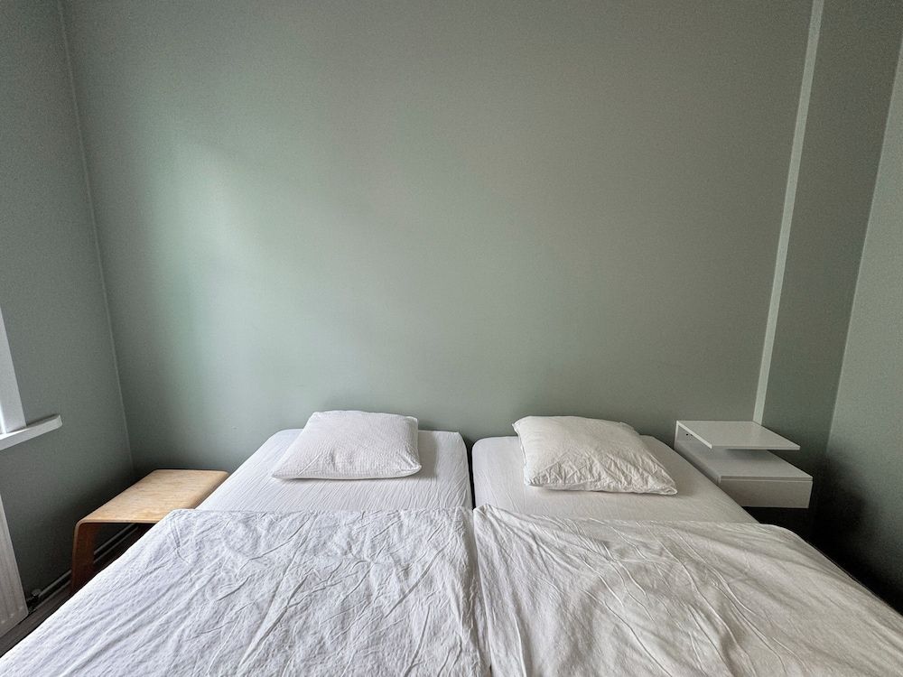 Akureyri Backpackers Double Room, Shared Bathroom 4