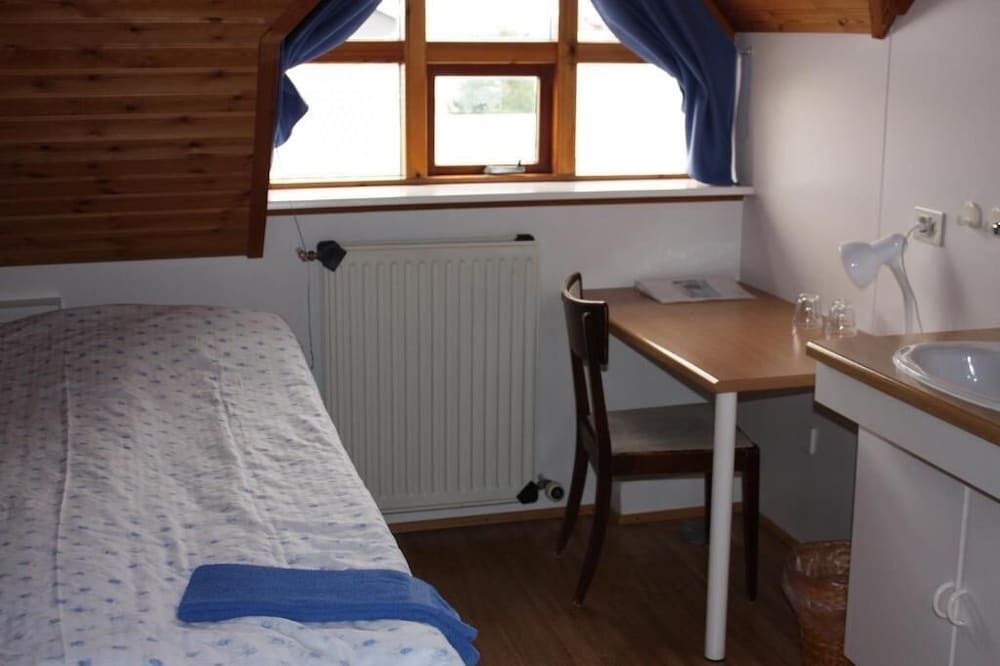 Single Room, Shared Bathroom
