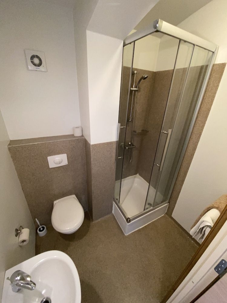 Hörgsland Guesthouse Quadruple Room, Private Bathroom 4