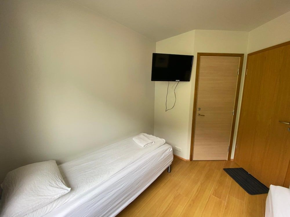 Hörgsland Guesthouse Twin Room (Private WC, shared shower) 4