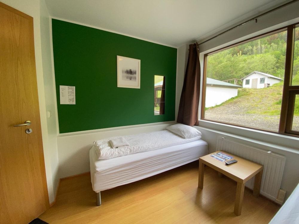 Hörgsland Guesthouse Twin Room (Private WC, shared shower) 3