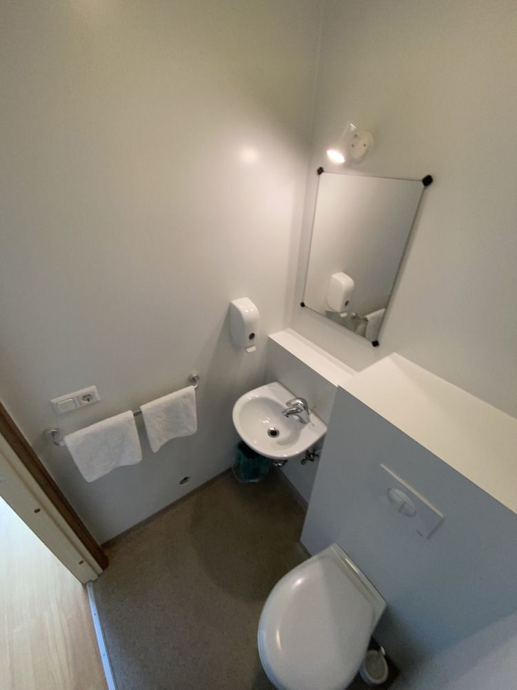 Hörgsland Guesthouse Twin Room (Private WC, shared shower) 8