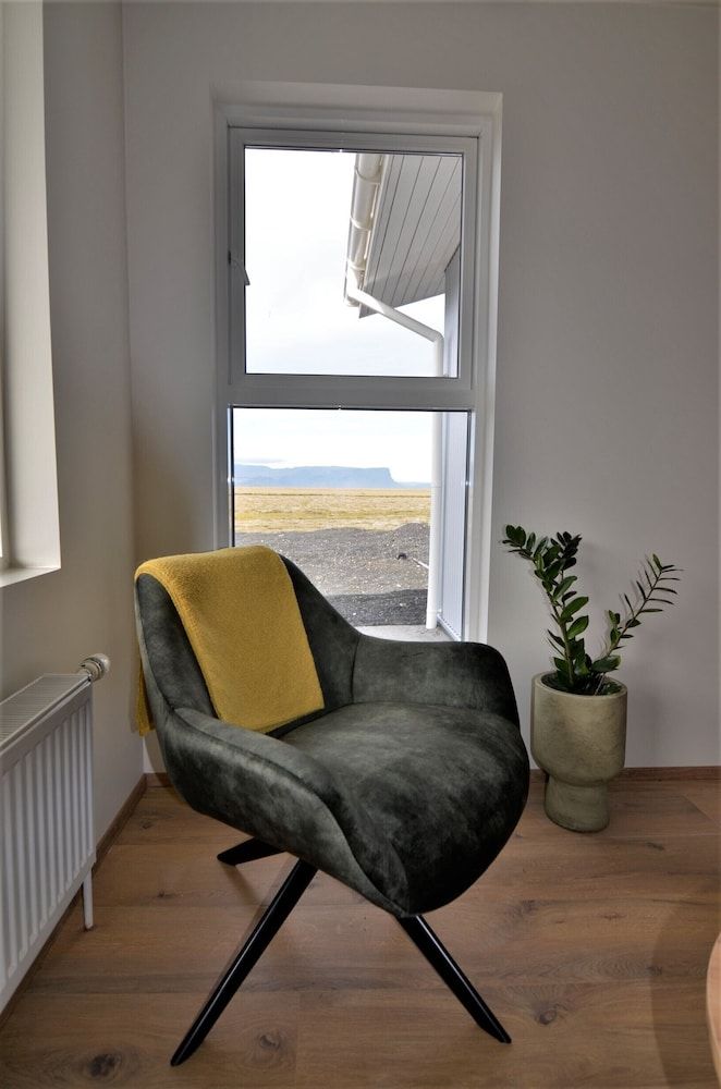 Stracta Apartments Apartment 10