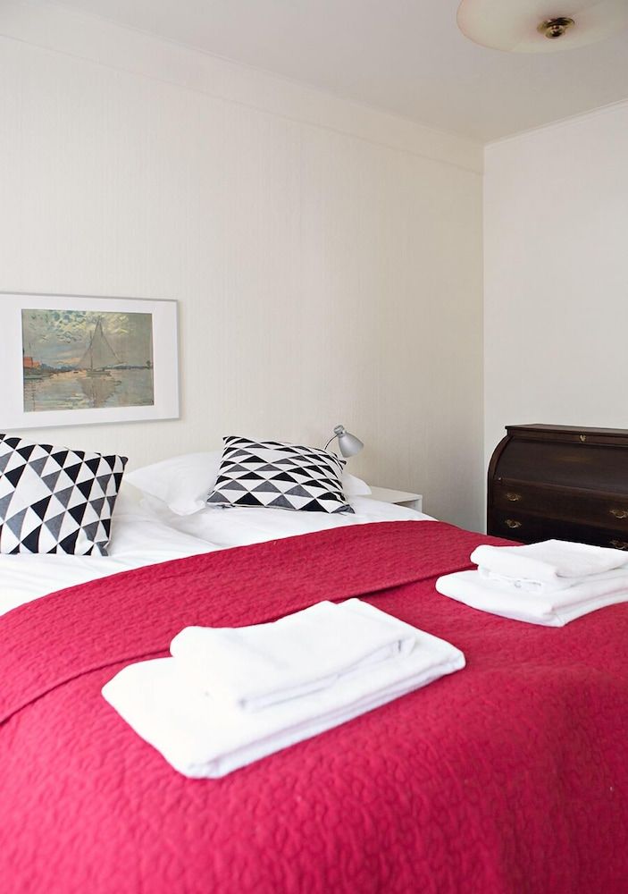 Brattagata Guesthouse Apartments Apartment, 2 Bedrooms, Ground Floor (102) 5