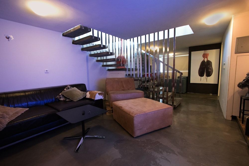 undefined Apartment L17 8