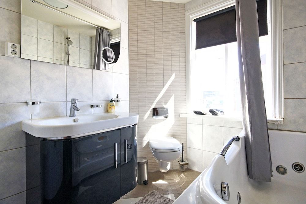 Marine Apartments Apartment, 2 Bedrooms 19