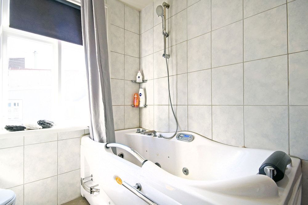 Marine Apartments Apartment, 2 Bedrooms 18