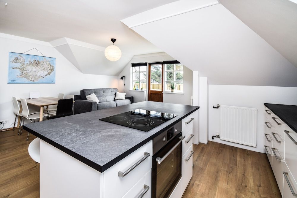 undefined Apartment BO4 9