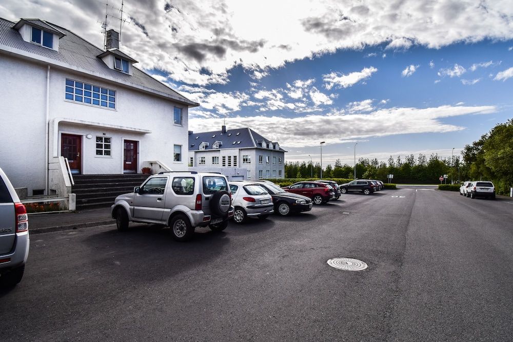 undefined Apartment BO4 3