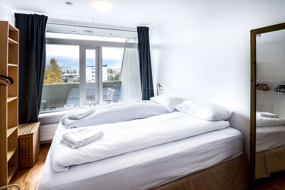 undefined Apartment FL8 9