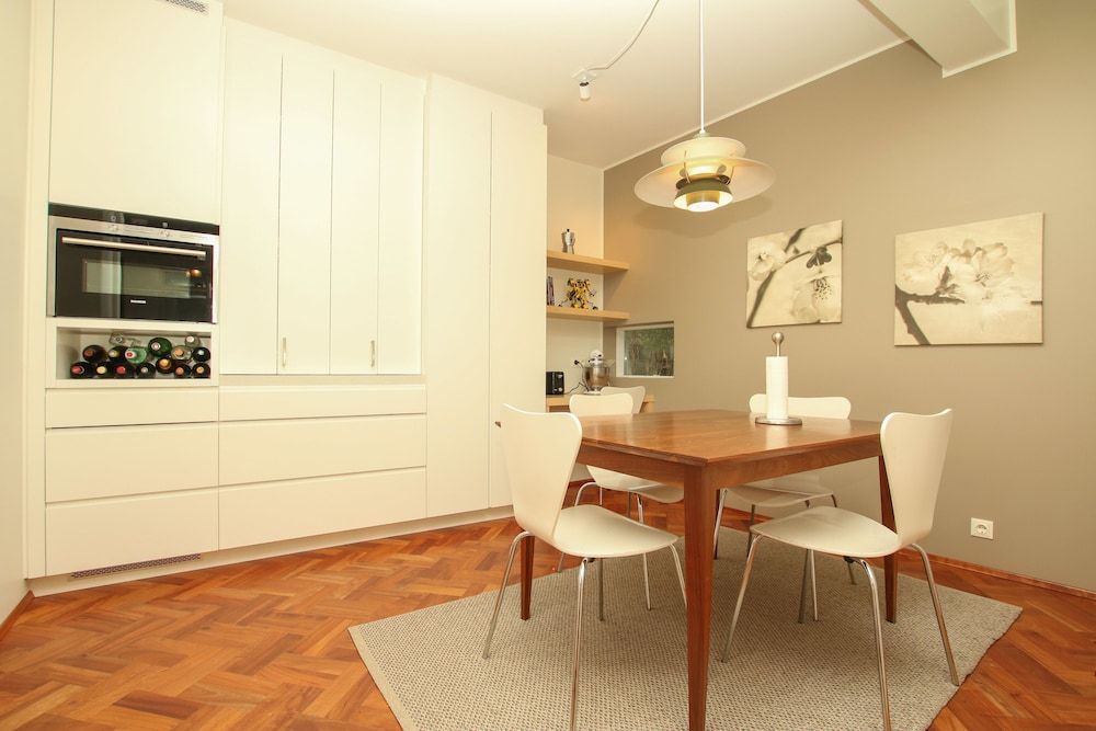 undefined Large Modern Family House 10