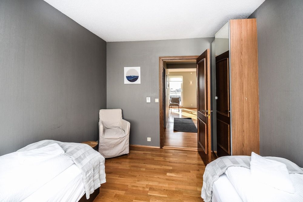 undefined Apartment B52 6