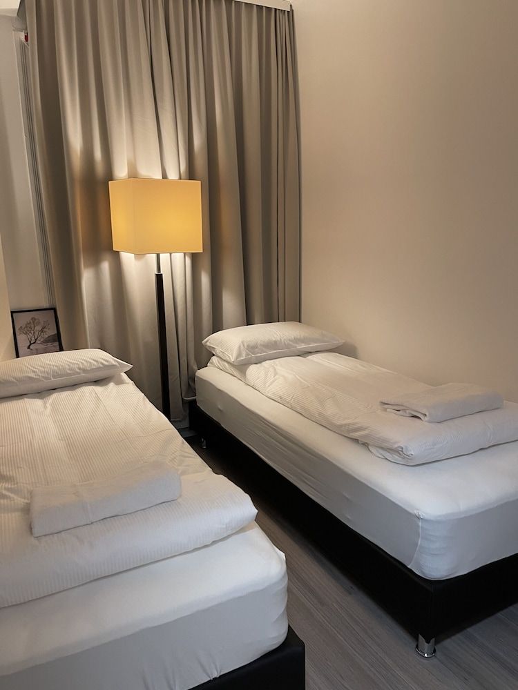 Kastali Guesthouse Basic Twin Room (shared bathroom)