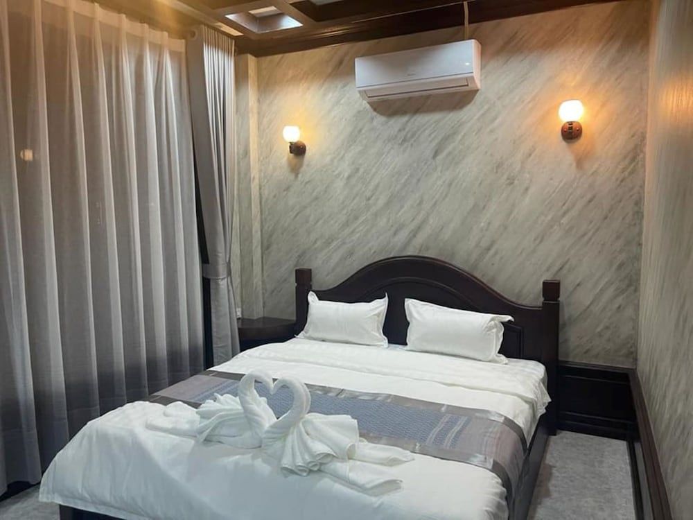 Deluxe Room Mountain View