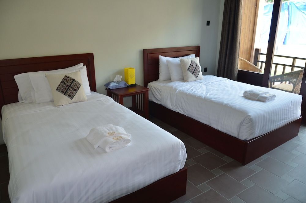 Saksiri Riverside Boutique Hotel Deluxe Twin Room, 2 Twin Beds 5