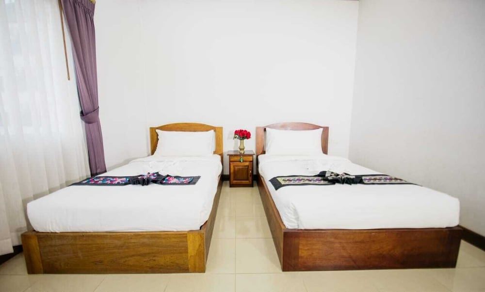 Sisombat Plaza Hotel Standard Twin Room 2