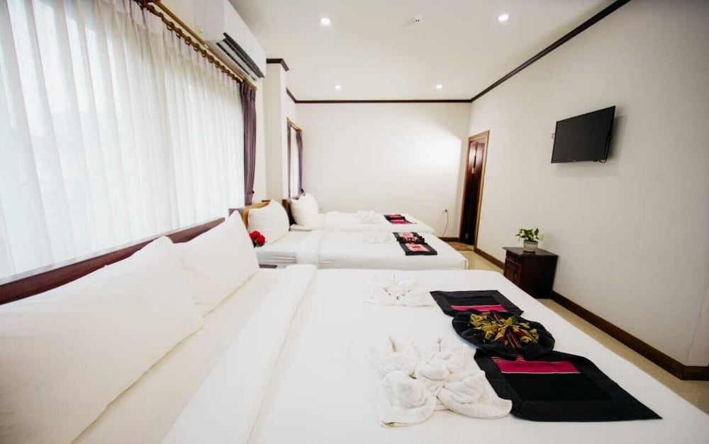 Sisombat Plaza Hotel Standard Triple Room 5