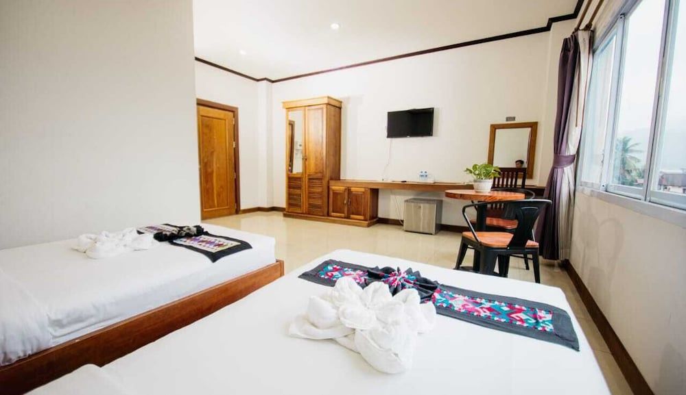 Sisombat Plaza Hotel Standard Twin Room 6