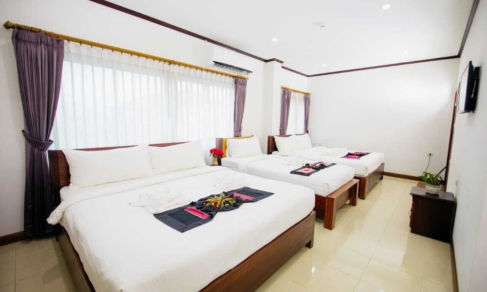 Sisombat Plaza Hotel Standard Triple Room 3